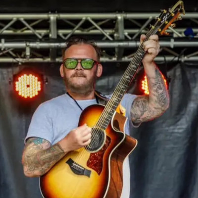 Dean Palmer performing at The Murphy